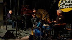 Jeudi 11 décembre 2025
Jazz Club de Grenoble
Jam session: Petit festin musical
Salvatore Origlio, batterie