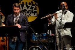 Jeudi 8 janvier 20026
Jazz Club de Grenoble
Concert: Olivier Robin Quintet
Josiah Woodson: trompette et flûte
Alex Terrier: saxophone ténor et soprano
Albert Bover: piano
Fabricio Nicolas: contrebasse
Olivier Robin: batterie et compositions