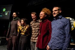 Jeudi 29 janvier 2026
Jazz Club de Grenoble
concert: Luciana Morelli Group; words of the wind.
Luciana Morelli: voix
Philipp Hillebrand, clarinettes
Mauricio Silva Orendain, piano
Tommy Fuller, contrebasse
Axel Filip, batterie