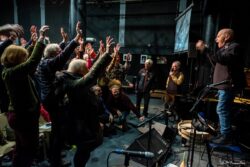 Jeudi 29 janvier 2026
Jazz Club de Grenoble
concert: Luciana Morelli Group; words of the wind.
Luciana Morelli: voix
Philipp Hillebrand, clarinettes
Mauricio Silva Orendain, piano
Tommy Fuller, contrebasse
Axel Filip, batterie