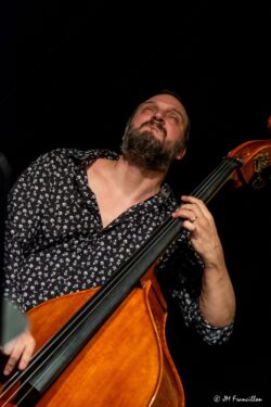 Jeudi 5 février 2026
Jazz Club de Grenoble
Concert: Rubinho Antunes Quartet
Rubinho Antunes: trompette et bugle
Alfio Origlio: piano
Marcel Bottaro: contrebasse
Zaza Desiderio: batterie