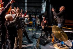 Jeudi 5 février 2026
Jazz Club de Grenoble
Concert: Rubinho Antunes Quartet
Rubinho Antunes: trompette et bugle
Alfio Origlio: piano
Marcel Bottaro: contrebasse
Zaza Desiderio: batterie