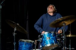 Jeudi 12 février 2026
Jazz Club de Grenoble
Concert: Romain Pilon Trio
Romain Pilon: guitare
Fred Pasqua: batterie
Cyril Drapé: contrebasse