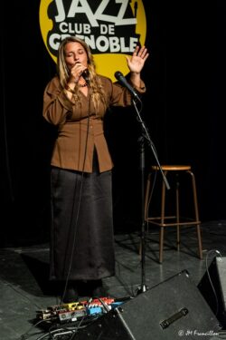 Jeudi 26 février 2026
Jazz Club de Grenoble
Concert: Andrea Caparros & Emile Melenchon: Confidence
Andrea Caparros: chant
Emile Melenchon: guitare