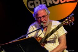 Jeudi 7 mai 2026
Jazz Club de Grenoble
concert: Alzy Trio: A french songbook & more...
Pascal Kober: basse accoustique et chant