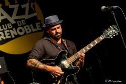 Jeudi 11 juin 2026
Jazz club de Grenoble
concert: Yochestra
Kevin Montiton: guitariste
Guy-Johann Sele: guitariste
Arnaud Baraston: beatmaker